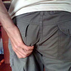 Зуд в заднем проходе может появиться при частом использовании слабительных